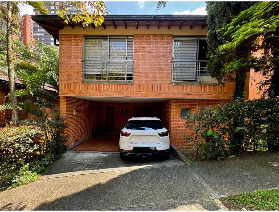 VENDEMOS CASA UNIDAD CERRADA SECTOR DRIVE IN 2 NIVELES